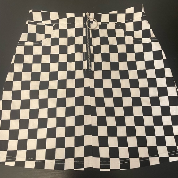 SheIn Skirt. Size XS fits more like a small. Never worn. - Picture 2 of 5